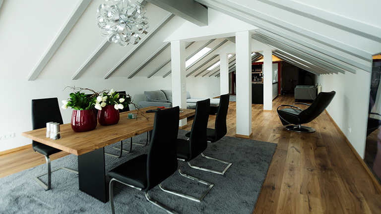 Stahlaussteifung, Biegesteifigkeit, Standardaussteifung, Realisierung, Elemente, Wind, Wetter, Bravour, Sonne, Regen, Schnee, Stahlgeometrie, Stahlstärke, innovativ, STV®-Technik, mehrschichtverleimt, Holzkantel, Ecken, Schlitzverbindung, Zapfenverbindung, Denkmalschutzfenster, Holzwetterschenkel, Fachverglasung, Schallschutz, Wärmedämmwerte, Fensterbautechnologie, Hebeschiebetür, Leichtläufig, Formschön, Wohnqualität, Architektur, Sicherheit, zukunftsträchtig, System, überzeugt, ausgezeichnet, Wetterschutz, Bedienungskomfort, Funktionsgläser, Renaltner, Familienbetrieb, Familienunternehmen, Schreiner, Fachpersonal, Passau, Fenster, Fachhandel, Fachhändler, Fachberater, Licht, Wärme, natürlich, familiär, engagiert, kompetent, Durchblick, Ausblick, Holzfenster, Holz-Alufenster, Holz-Alu-Fenster, Holz-Aluminiumfenster, Kunststofffenster, Naturbeschichtung, Vorteil, widerstandsfähig, Wetterschutz, Farbpalette, Kunststoff-Aluminiumfenster, Kunststoff-Alufenster, Kunststoff-Alu-Fenster, Alu-Fenster, Alufenster, Aluminiumfenster